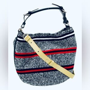 Super  Chic shoulder bag in pristine condition!
♥️🖤💛Amazing bag & strap